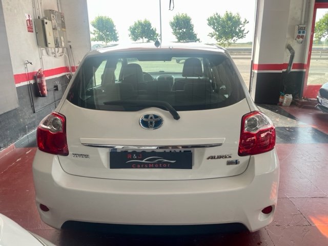 TOYOTA AURIS 1.8 HYBRID