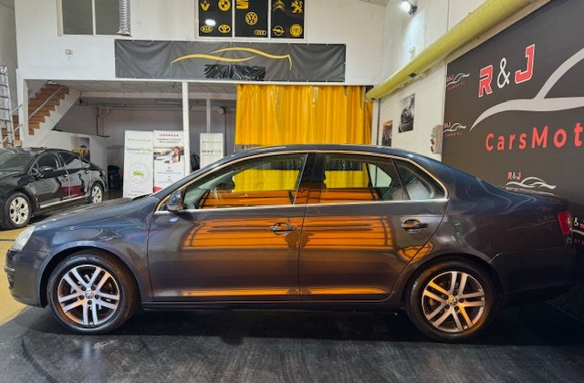 VOLKSWAGEN JETTA 1.6 FSi Advance