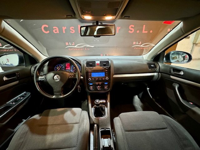 VOLKSWAGEN JETTA 1.6 FSi Advance