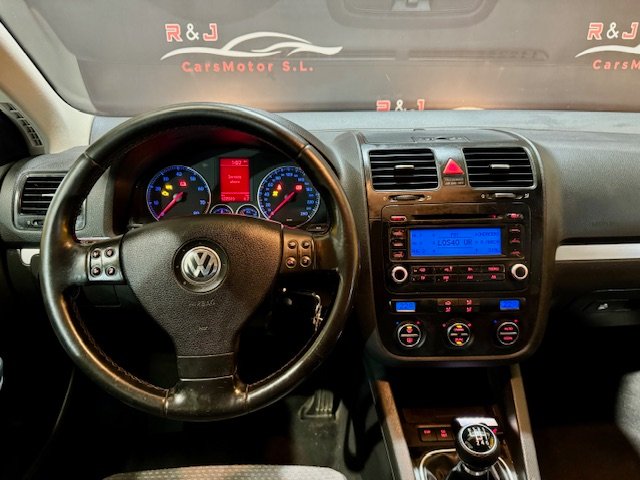 VOLKSWAGEN JETTA 1.6 FSi Advance