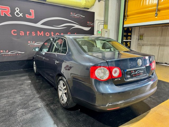 VOLKSWAGEN JETTA 1.6 FSi Advance