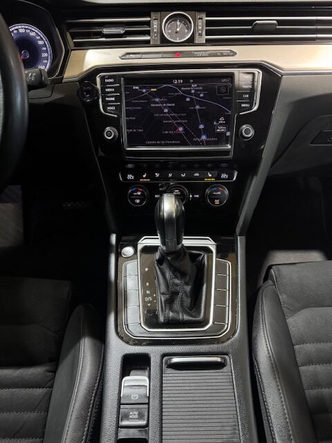 VOLKSWAGEN Passat 2.0 TDi SPORT