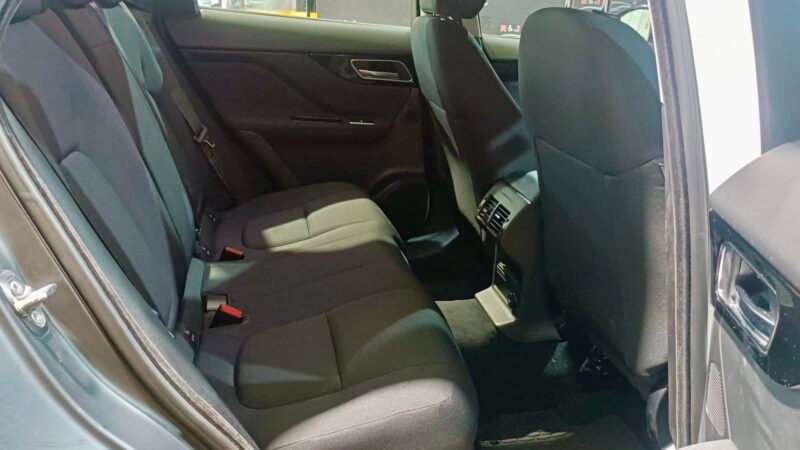 JAGUAR F-PACE 2.0 PURE