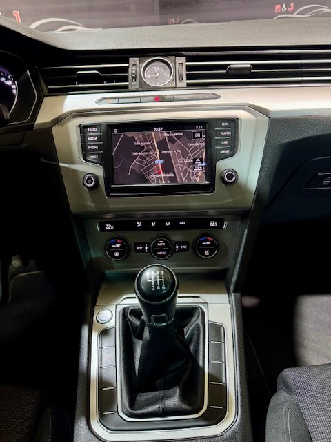 VOLKSWAGEN Passat 1.4 TSi ADVANCE