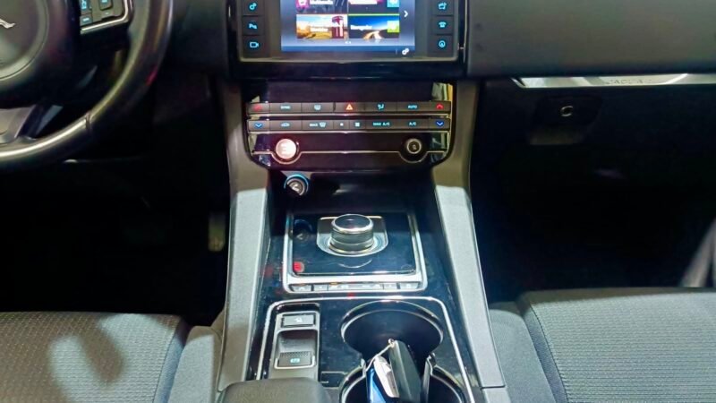 JAGUAR F-PACE 2.0 PURE