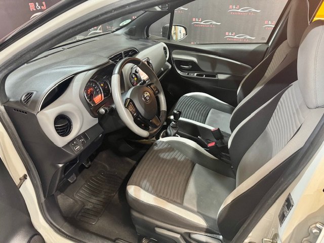 TOYOTA YARIS 1.3 FEEL