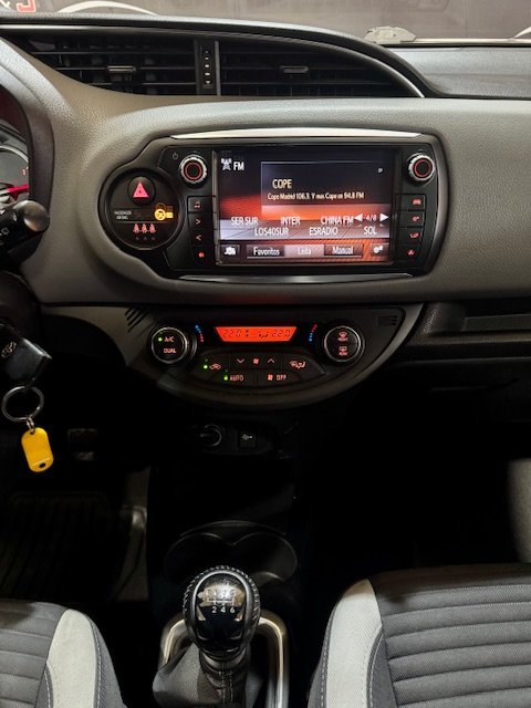 TOYOTA YARIS 1.3 FEEL