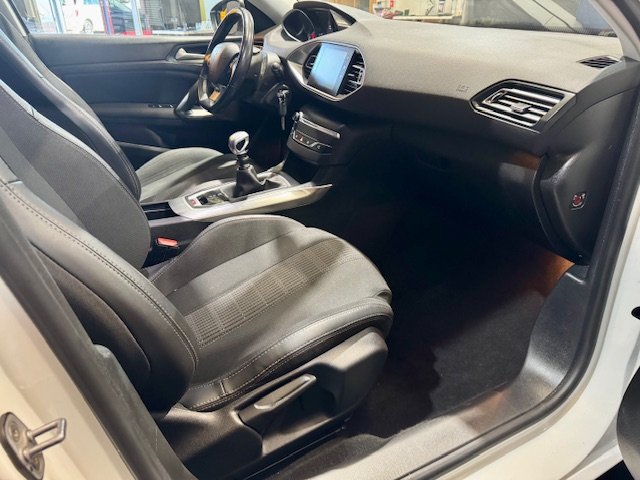 PEUGEOT 308 1.5 HDi Allure