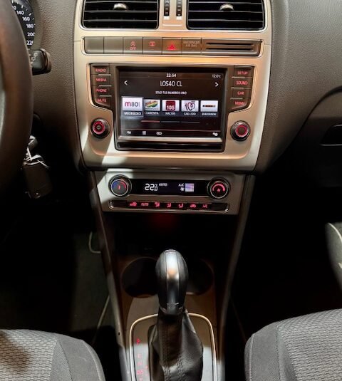 VOLKSWAGEN POLO 1.2 TSi Sport