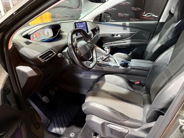 PEUGEOT 5008 1.6 HDi ALLURE