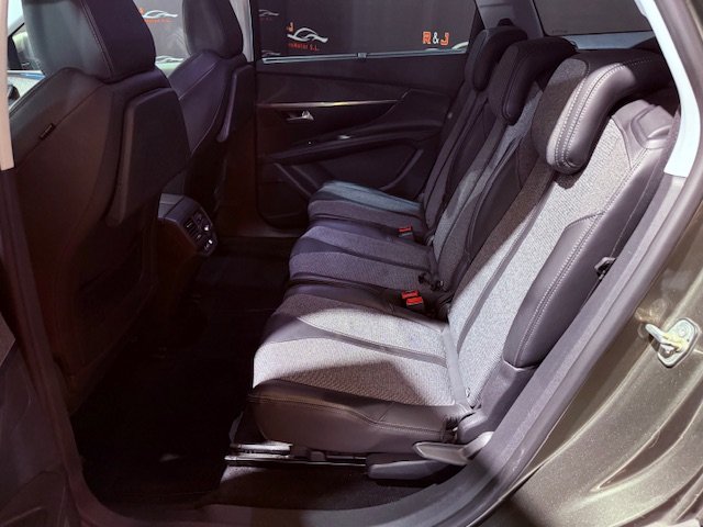 PEUGEOT 5008 1.6 HDi ALLURE