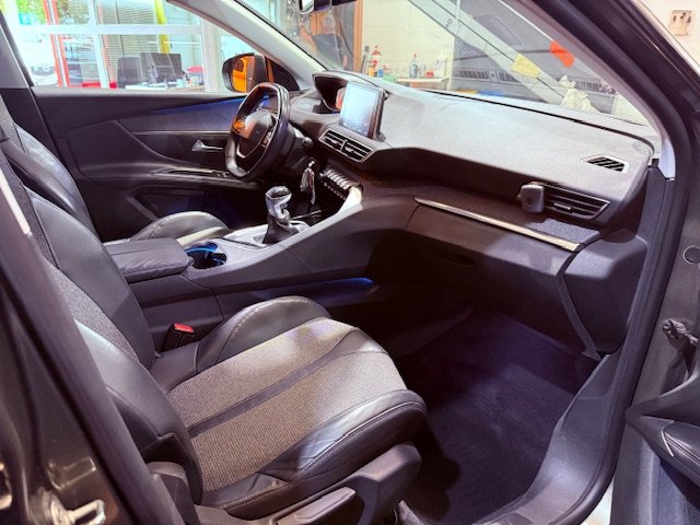 PEUGEOT 5008 1.6 HDi ALLURE