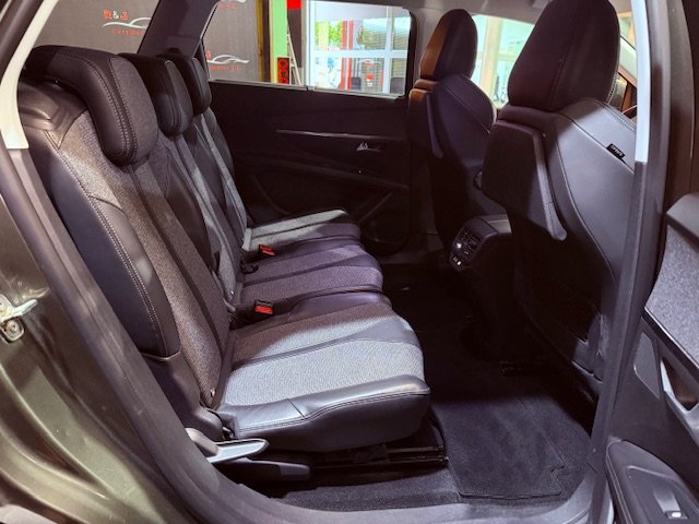 PEUGEOT 5008 1.6 HDi ALLURE