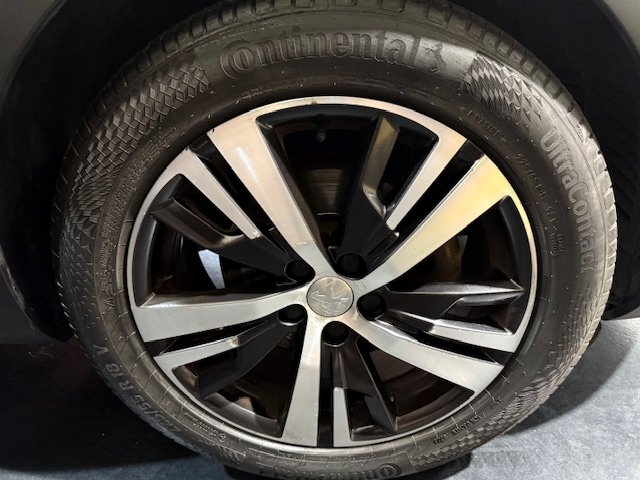 PEUGEOT 5008 1.6 HDi ALLURE