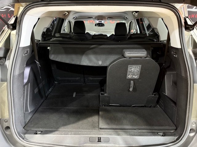 PEUGEOT 5008 1.6 HDi ALLURE
