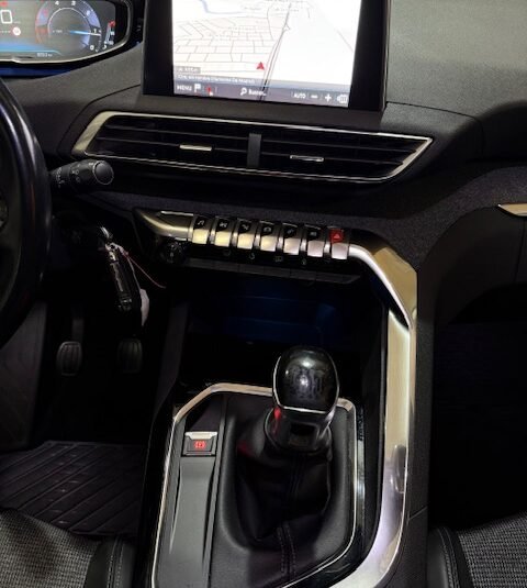 PEUGEOT 5008 1.6 HDi ALLURE