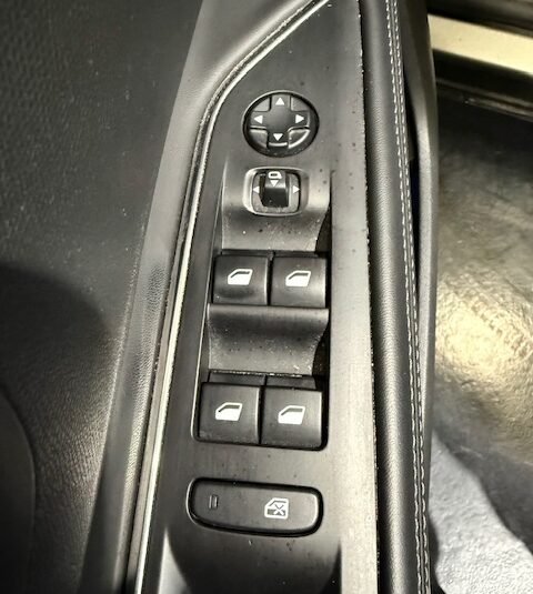 PEUGEOT 5008 1.6 HDi ALLURE