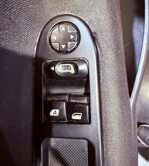 PEUGEOT 207 1.4 CONFORD