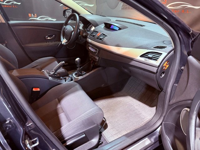 RENAULT MEGANE 1.6 DYNAMIC