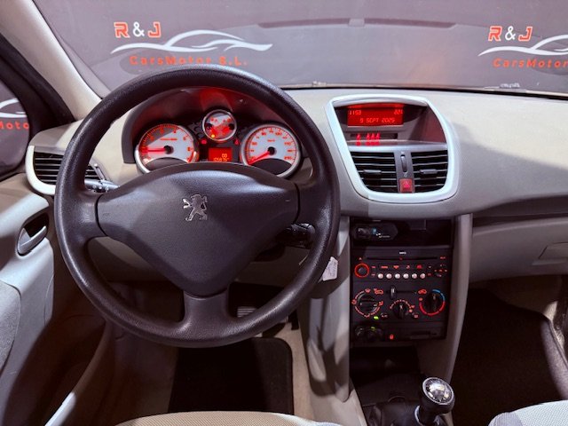 PEUGEOT 207 1.4 URBAN
