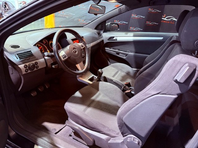 OPEL ASTRA GTC 1.6 SPORT