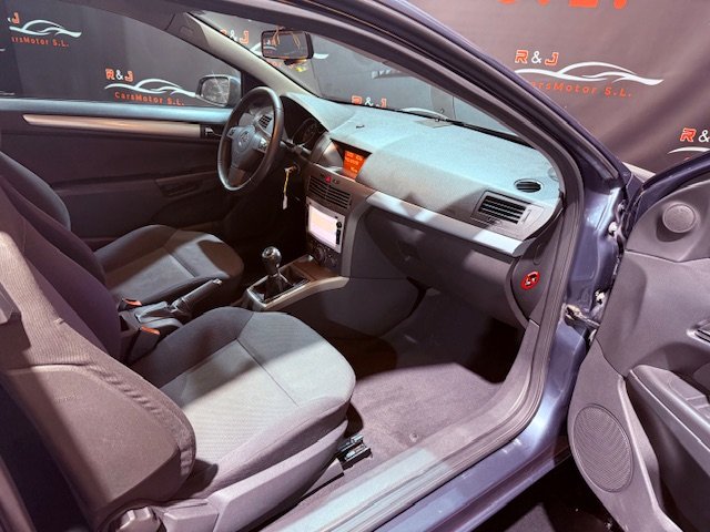 OPEL ASTRA GTC 1.6 COSMOS