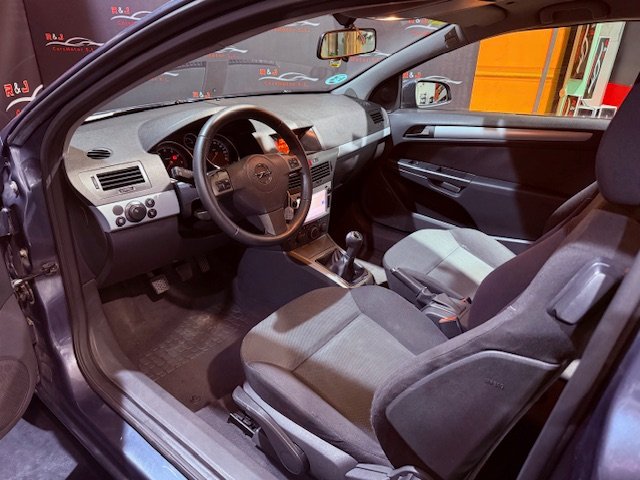OPEL ASTRA GTC 1.6 COSMOS