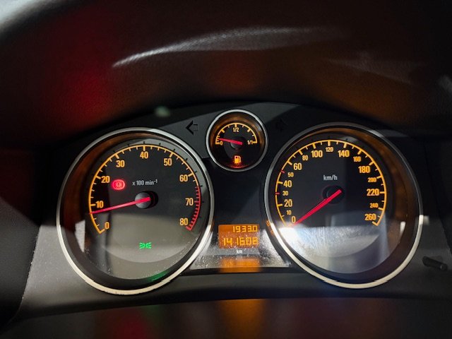 OPEL ASTRA GTC 1.6 COSMOS