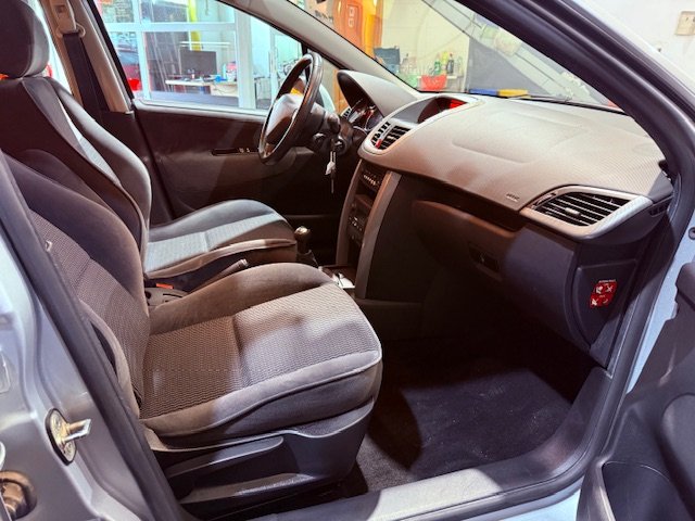 PEUGEOT 207 XT PACK