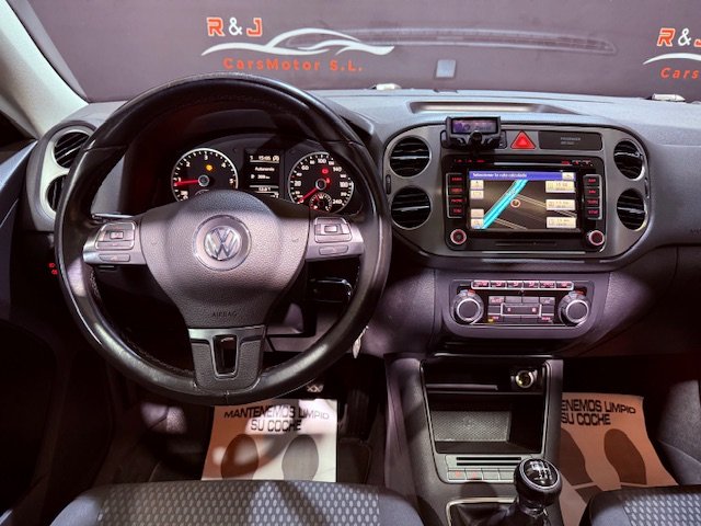 VOLKSWAGEN TIGUAN 2.0 TDi Advance Bluemotion