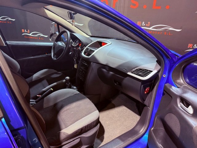 PEUGEOT 207 1.4 XLine