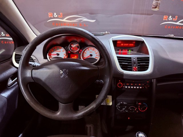 PEUGEOT 207 1.4 XLine