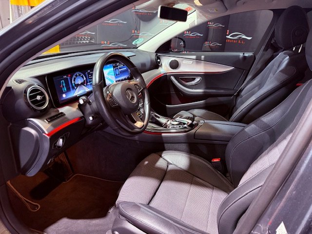 MERCEDES-BENZ CLASE E 220 D