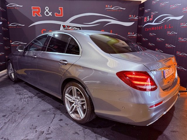 MERCEDES-BENZ CLASE E 220 D