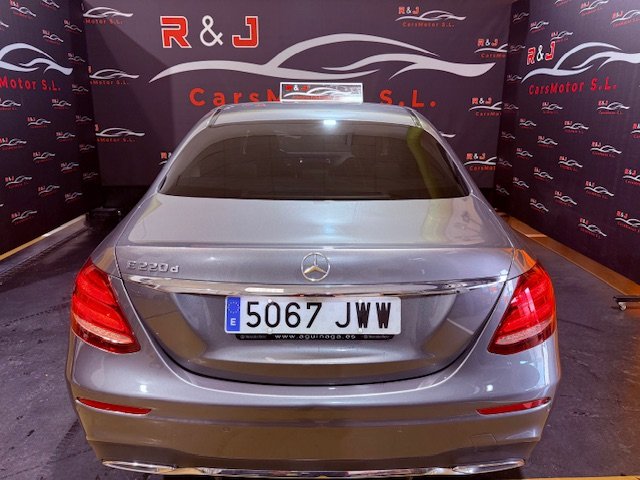 MERCEDES-BENZ CLASE E 220 D