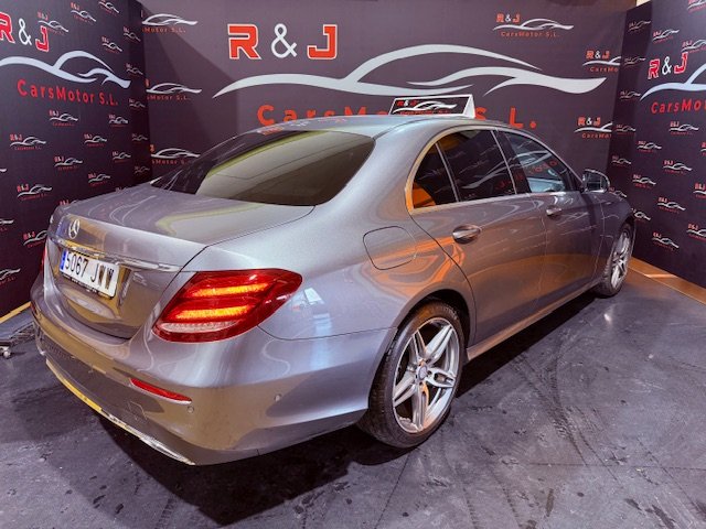 MERCEDES-BENZ CLASE E 220 D