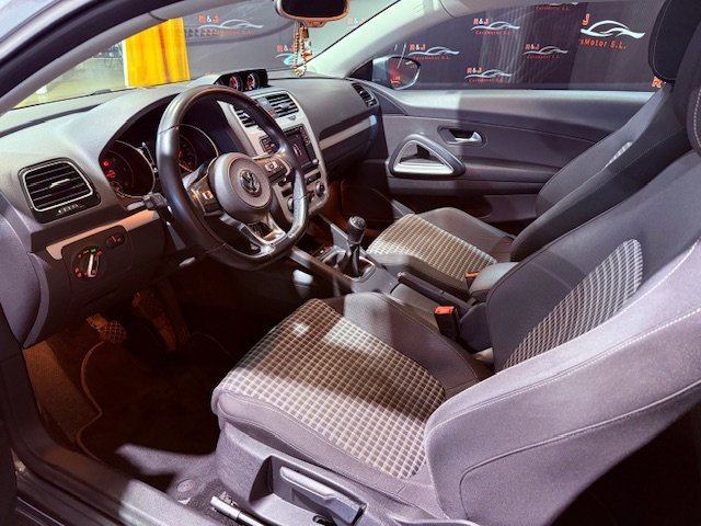VOLKSWAGEN Scirocco 2.0 TDI R-LINE