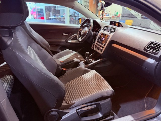 VOLKSWAGEN Scirocco 2.0 TDI R-LINE