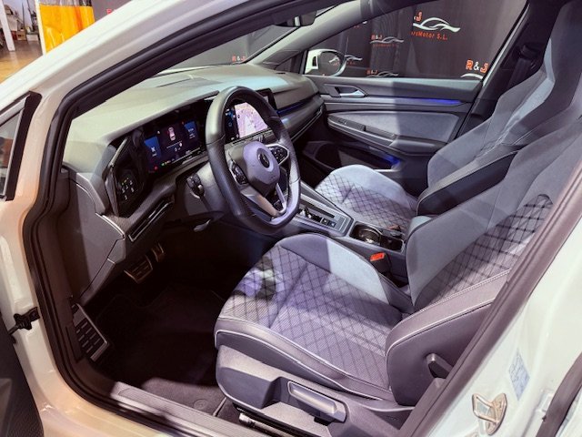 VOLKSWAGEN GOLF VIII 2.0 TDI R-LINE