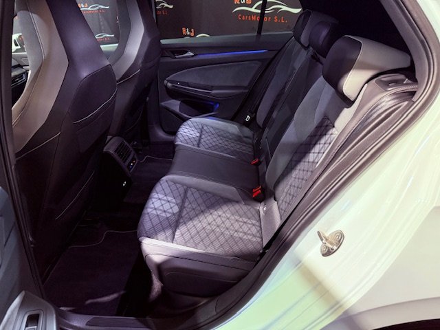 VOLKSWAGEN GOLF VIII 2.0 TDI R-LINE