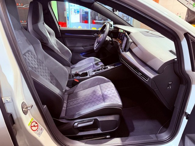 VOLKSWAGEN GOLF VIII 2.0 TDI R-LINE