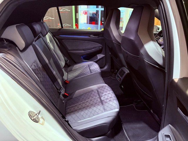 VOLKSWAGEN GOLF VIII 2.0 TDI R-LINE