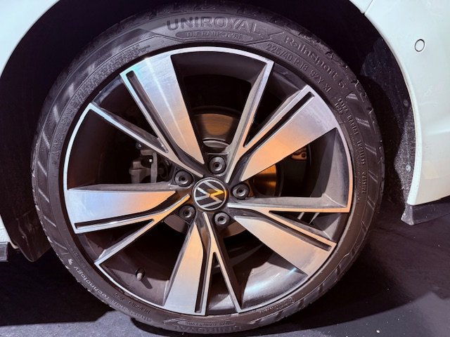 VOLKSWAGEN GOLF VIII 2.0 TDI R-LINE