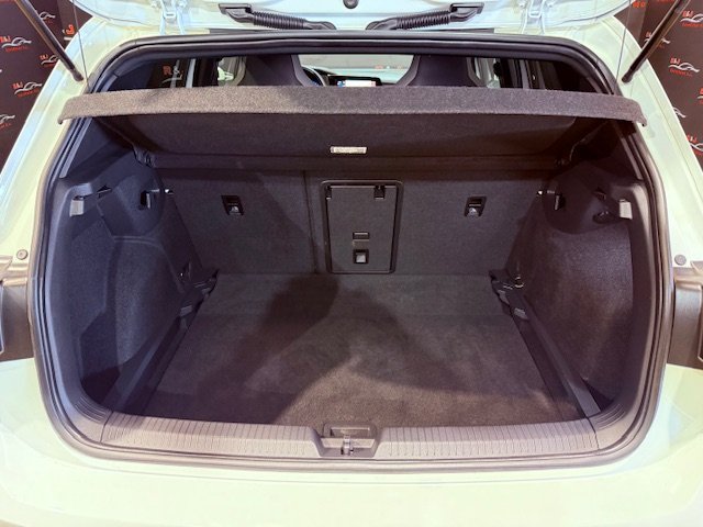 VOLKSWAGEN GOLF VIII 2.0 TDI R-LINE