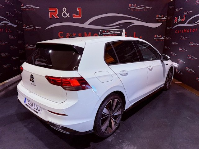 VOLKSWAGEN GOLF VIII 2.0 TDI R-LINE