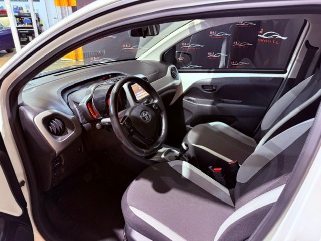 TOYOTA AYGO 1.0 XCLUSIV