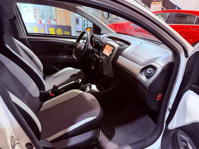 TOYOTA AYGO 1.0 XCLUSIV