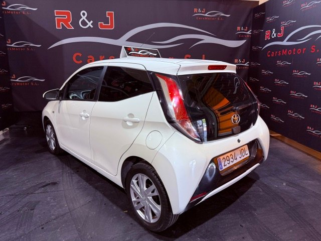 TOYOTA AYGO 1.0 XCLUSIV