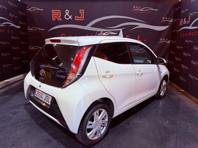 TOYOTA AYGO 1.0 XCLUSIV