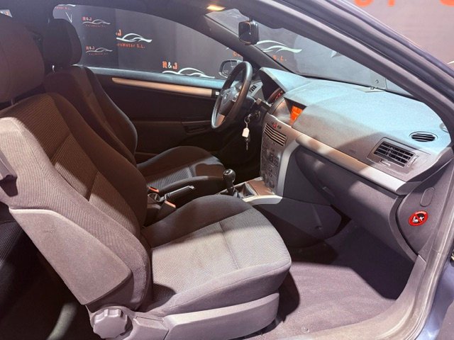 OPEL ASTRA GTC 1.6 SPORT
